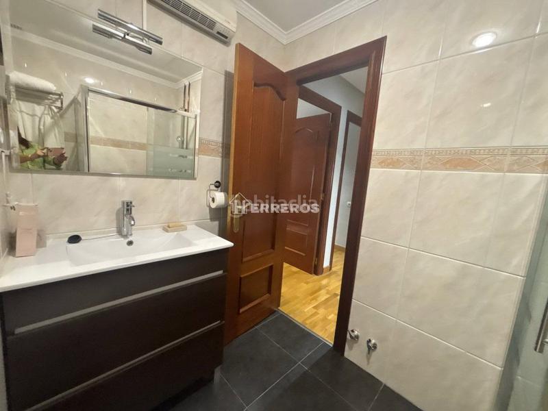 Foto e28c9a3a-6d33-48ad-bb8d-a6ec0bdf5cc0. Flat with heating in Gran Via Logroño