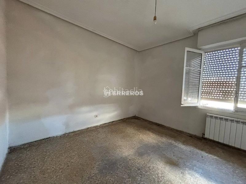 Foto bb4e69cf-4382-4b0f-85e5-ff5e4f30eb9b. Pis amb calefacció a Oeste Logroño