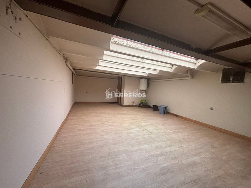 Foto 0f9bbb00-3014-48cb-930b-ed5fd28bd08d. Local comercial a Jesuitas Logroño