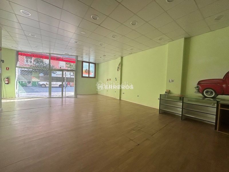 Foto 3cb86bea-65e6-44ea-adf8-a78d5ea1cbfa. Local comercial a Jesuitas Logroño