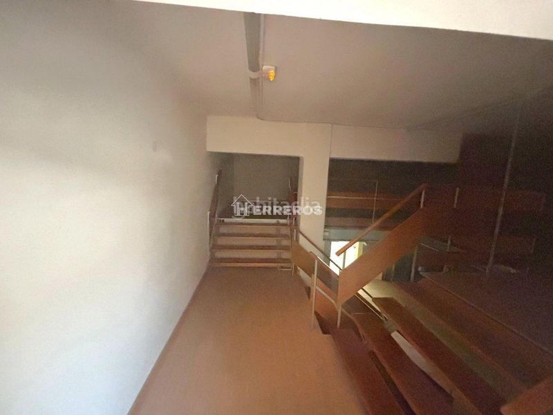 Foto caf43e9a-cdb2-47d5-9b6e-01d6bf7b4873. Local comercial a Jesuitas Logroño