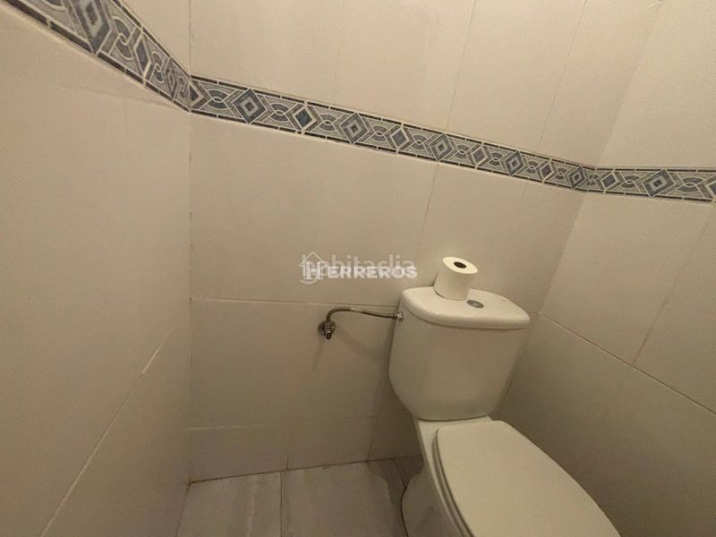 Foto dae3440e-d785-480d-b2aa-c3a7cb340739. Local comercial a Jesuitas Logroño