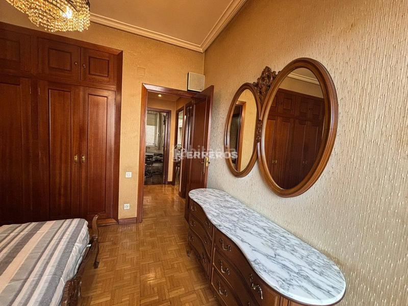 Foto 250d2455-1af3-4b8c-b2f8-d56cd49cd97c. Piso  en venta en centro, 3 dormitorios. en Gran Via Logroño