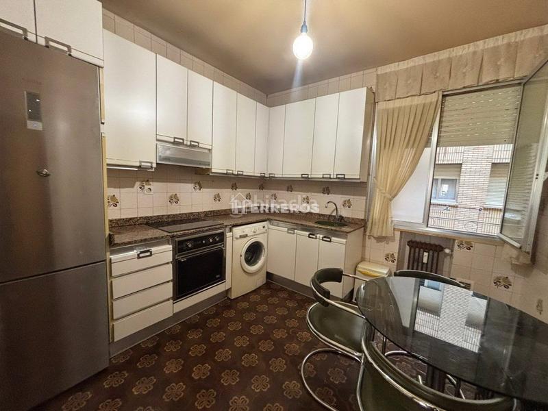 Foto 33c67719-24e3-4af2-9d3d-3ac8992bce28. Piso  en venta en centro, 3 dormitorios. en Gran Via Logroño