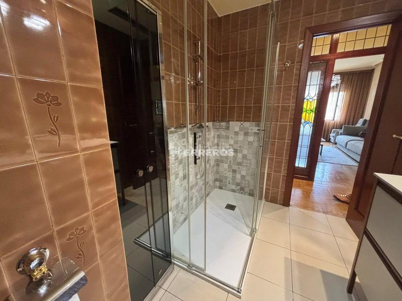Foto 4867ef5d-fc0e-4c5e-a06b-d782208e04a3. Piso  en venta en centro, 3 dormitorios. en Gran Via Logroño