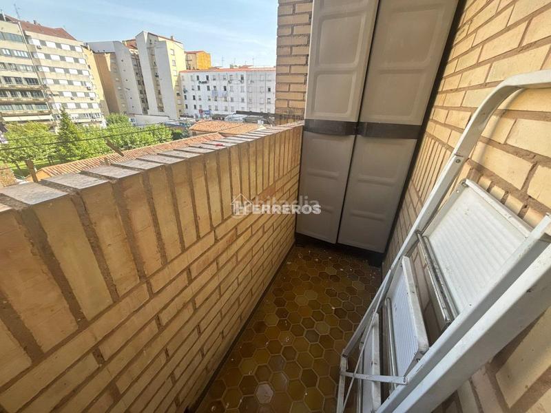 Foto 5e4b9286-b88b-4538-a676-58e56fc79d32. Piso  en venta en centro, 3 dormitorios. en Gran Via Logroño