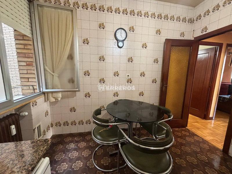 Foto 6f76e19b-e6ed-4ba6-9b12-1d9b211bfc18. Piso  en venta en centro, 3 dormitorios. en Gran Via Logroño
