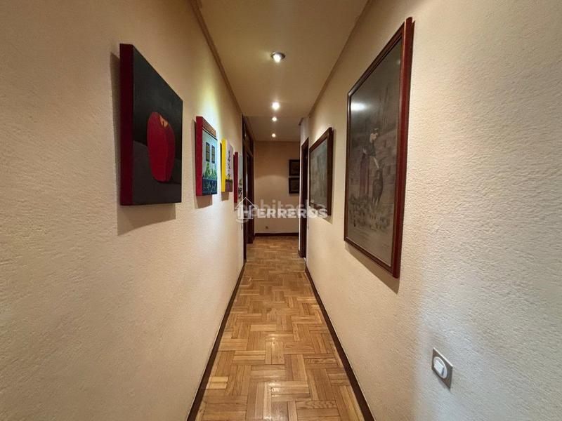 Foto 80a4c56e-6c5c-41f9-b083-3223bb2e967a. Piso  en venta en centro, 3 dormitorios. en Gran Via Logroño