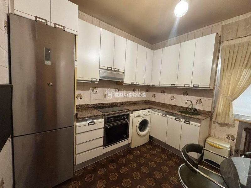 Foto 9d96e595-704d-43a9-9f14-bd4905961cfd. Piso  en venta en centro, 3 dormitorios. en Gran Via Logroño