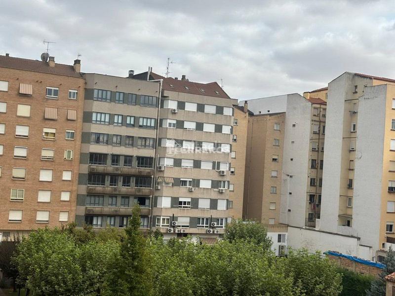 Foto a898f04f-008f-4e7c-ba12-cb8e22c4d83f. Piso  en venta en centro, 3 dormitorios. en Gran Via Logroño