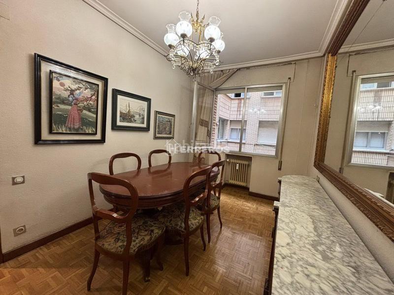 Foto b5872a0e-0687-445e-813a-eb1ed432afcd. Piso  en venta en centro, 3 dormitorios. en Gran Via Logroño