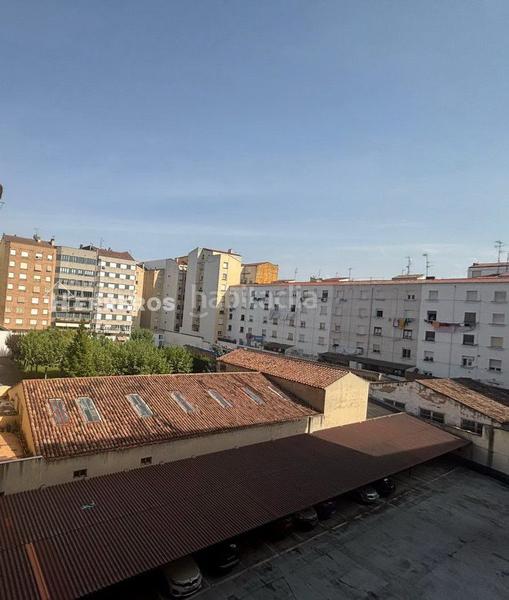 Foto b96ce52c-fe3d-43ff-8cc6-60b584df320f. Piso  en venta en centro, 3 dormitorios. en Gran Via Logroño