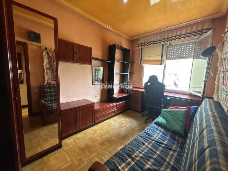 Foto c8614060-2905-4fbb-a595-0471013c07f1. Piso  en venta en centro, 3 dormitorios. en Gran Via Logroño