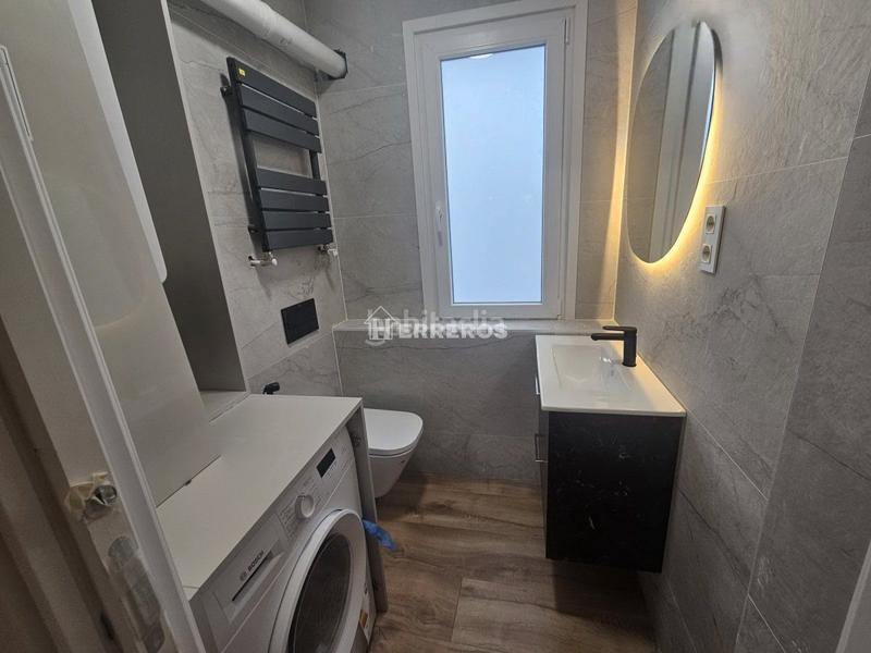 Foto 886b0e4d-b5ca-4d2b-8fa4-451cebca1d01. Piso  en venta en chile, 2 dormitorios. en Gran Via Logroño