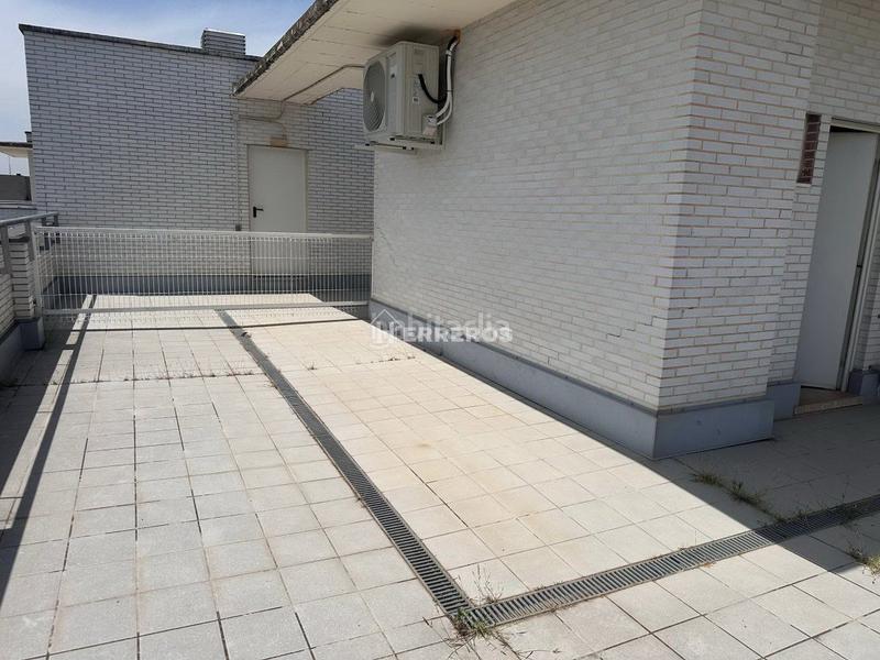 Foto b2c4cbee-5924-40ad-a4f9-6d5e7af8918c. Pis amb calefacció aparcament piscina a Universidad Logroño