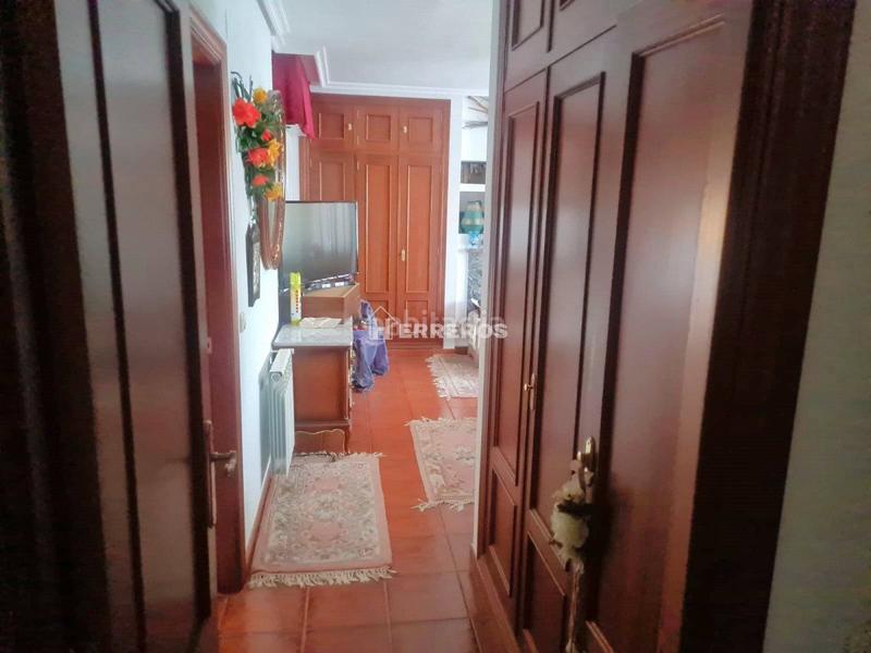 Foto 255890d0-1868-4495-ba24-2f6b6428070a. Chalet  en venta , 5 dormitorios. en Anguciana