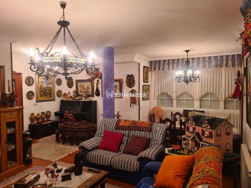 Foto 6100ba48-4641-42f3-9d46-0c7e8d7c1b12. Chalet  en venta , 5 dormitorios. en Anguciana