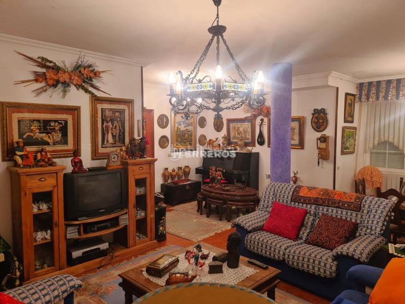 Foto 8232aa76-96f7-40e4-a440-8659bd747629. Chalet  en venta , 5 dormitorios. en Anguciana