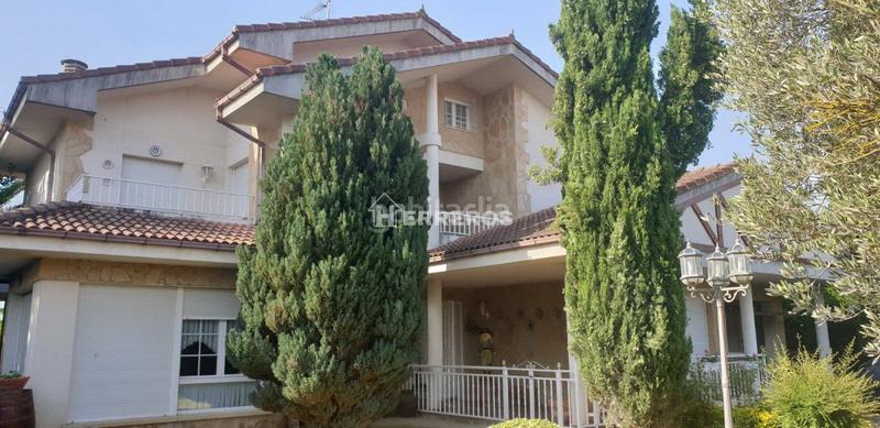Foto c7728be0-e745-4ee6-b9c1-999386f0ddff. Chalet  en venta , 5 dormitorios. en Anguciana