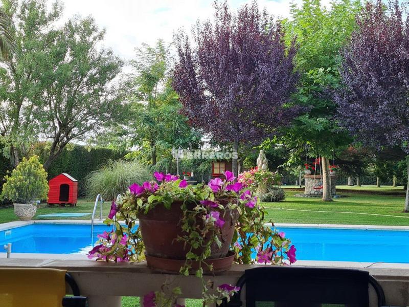 Foto d9ce90fc-8cee-464b-a228-52279e8b7a69. Chalet  en venta , 5 dormitorios. en Anguciana