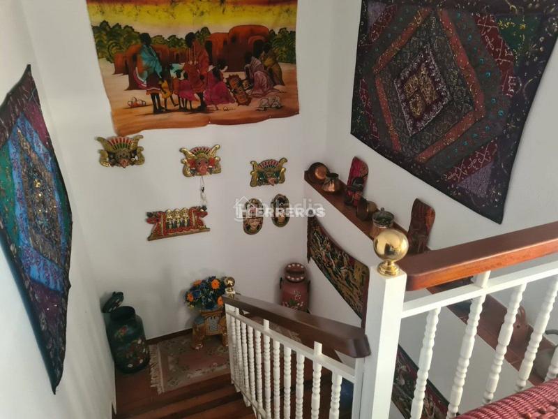 Foto dadbcd1f-d6cd-40d9-8ca7-a3191ba85d65. Chalet  en venta , 5 dormitorios. en Anguciana