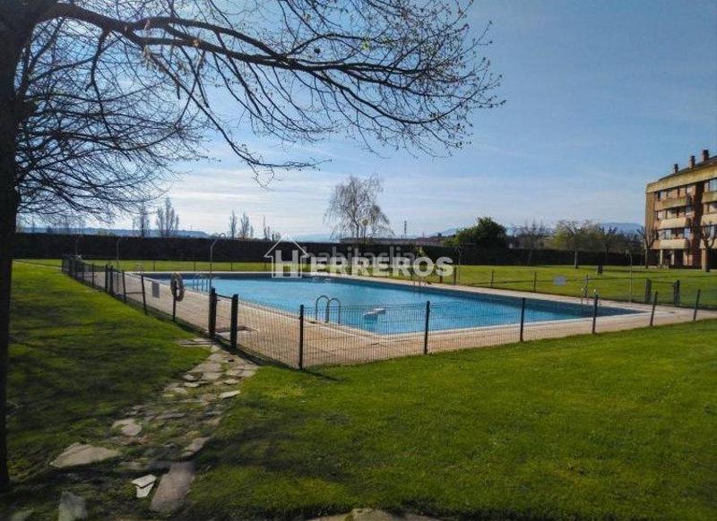 Foto 0fb8d3b1-d0bb-49bf-96cd-8249582f7955. Piso  en venta en avda. madrid, 4 dormitorios. en Logroño