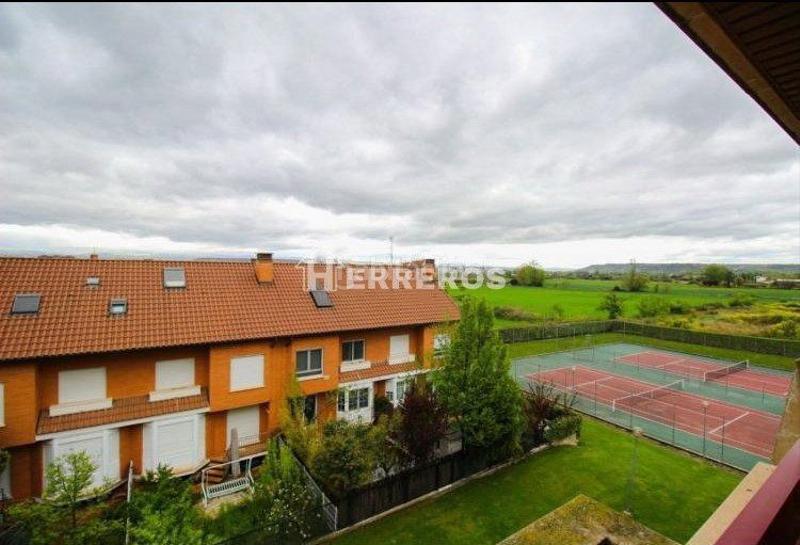 Foto 40f541b5-1016-4b5f-93a4-ddd8c80d803e. Piso  en venta en avda. madrid, 4 dormitorios. en Logroño