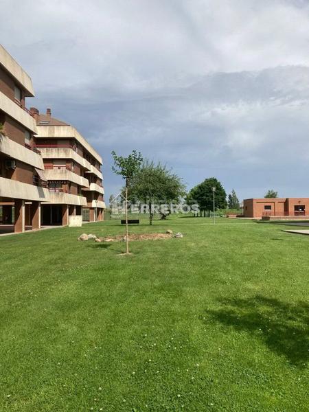 Foto 4eb0d75b-226f-4988-8f52-6ae41aad9ce2. Piso  en venta en avda. madrid, 4 dormitorios. en Logroño