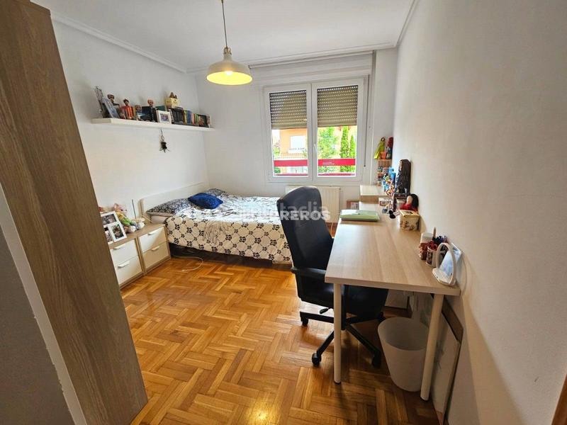 Foto 66758319-9bd2-46b8-a563-290edc12162e. Piso  en venta en avda. madrid, 4 dormitorios. en Logroño