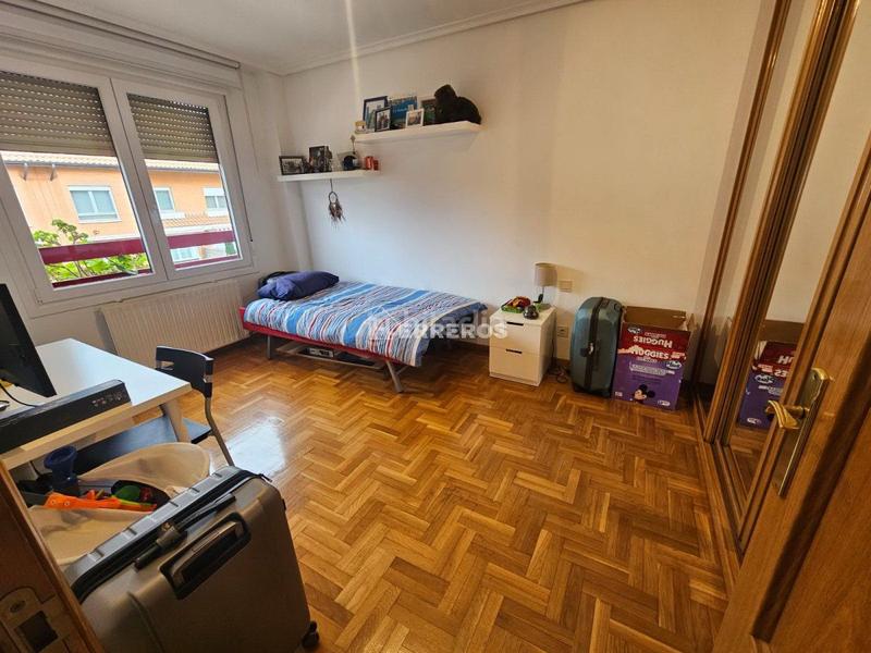 Foto e004a586-eccd-47dc-99a7-08b0b24ea74c. Piso  en venta en avda. madrid, 4 dormitorios. en Logroño