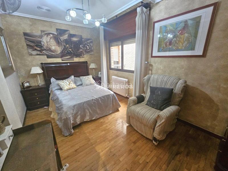 Foto 40d5d052-11fd-4018-9ebd-3ab822ee0d4b. Piso  en venta en centro, 3 dormitorios. en Juzgados Logroño