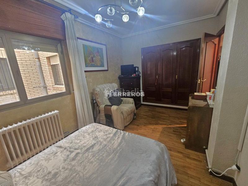 Foto 701f7e76-3c74-459a-9117-e53d2c794295. Piso  en venta en centro, 3 dormitorios. en Juzgados Logroño