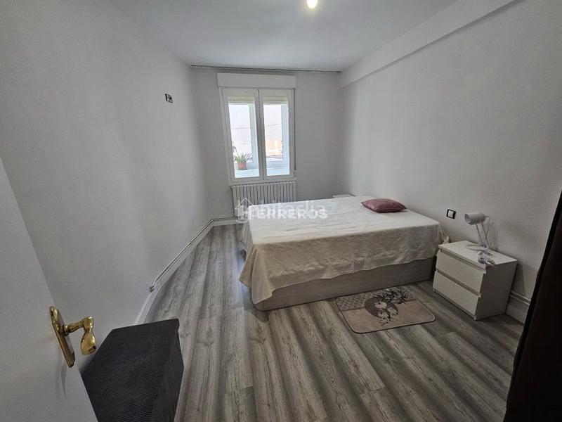 Foto 545efc33-5607-4e27-888b-c39e691129f4. Apartamento  en venta en vara de rey, 2 dormitorios. en Logroño