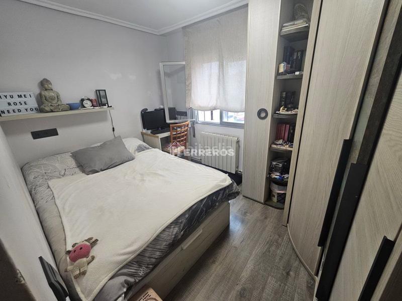 Foto 477da213-dc71-4400-b731-27121f4eb250. Apartamento  en venta en yage, 2 dormitorios. en Logroño