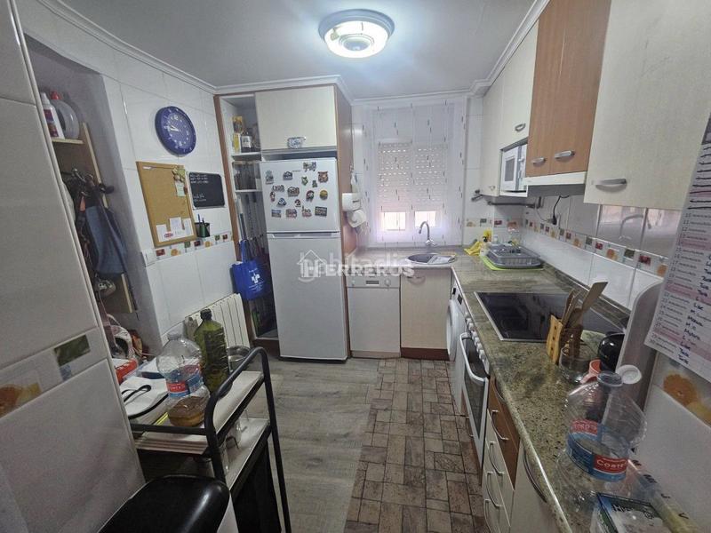 Foto b7fcd424-00ca-4d0d-9744-6d599f20f1a0. Apartamento  en venta en yage, 2 dormitorios. en Logroño