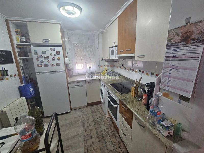 Foto c95ca343-c826-4f7c-be8c-b461e7216c22. Apartamento  en venta en yage, 2 dormitorios. en Logroño