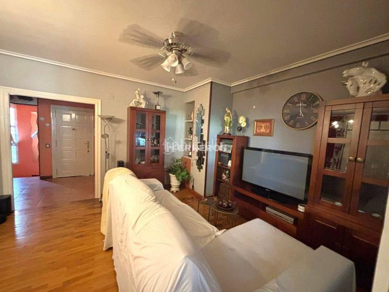 Foto 1a4fa5b0-8d79-4a53-82b6-46776b0370c3. Casa a schiera con riscaldamento parcheggio piscina in Villamediana de Iregua