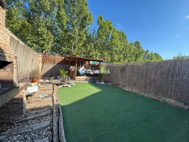 Foto 22872836-bfc9-4639-bf3f-3c5577c8c5c9. Casa a schiera con riscaldamento parcheggio piscina in Villamediana de Iregua