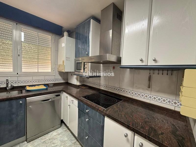 Foto 2af4e2b6-8f4f-4930-89f9-c80438db566a. Casa a schiera con riscaldamento parcheggio piscina in Villamediana de Iregua