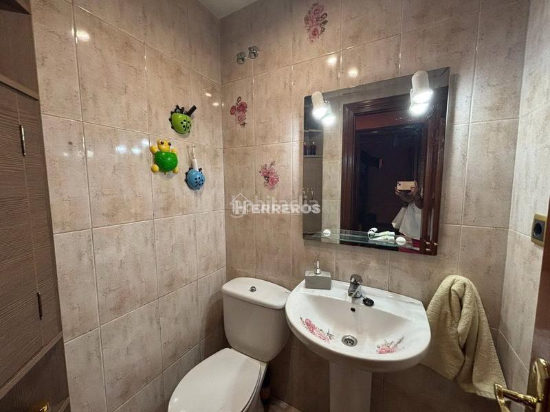 Foto 4785950c-b1e9-48ac-8b19-81cdd0b32cd5. Casa a schiera con riscaldamento parcheggio piscina in Villamediana de Iregua