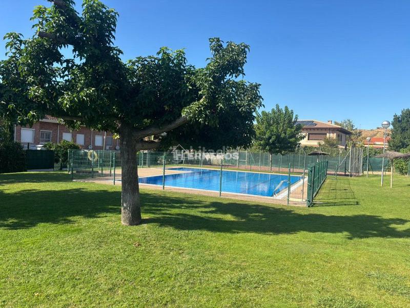 Foto a134a947-5ae3-414b-9c52-dd5c1dd8b1bc. Casa a schiera con riscaldamento parcheggio piscina in Villamediana de Iregua