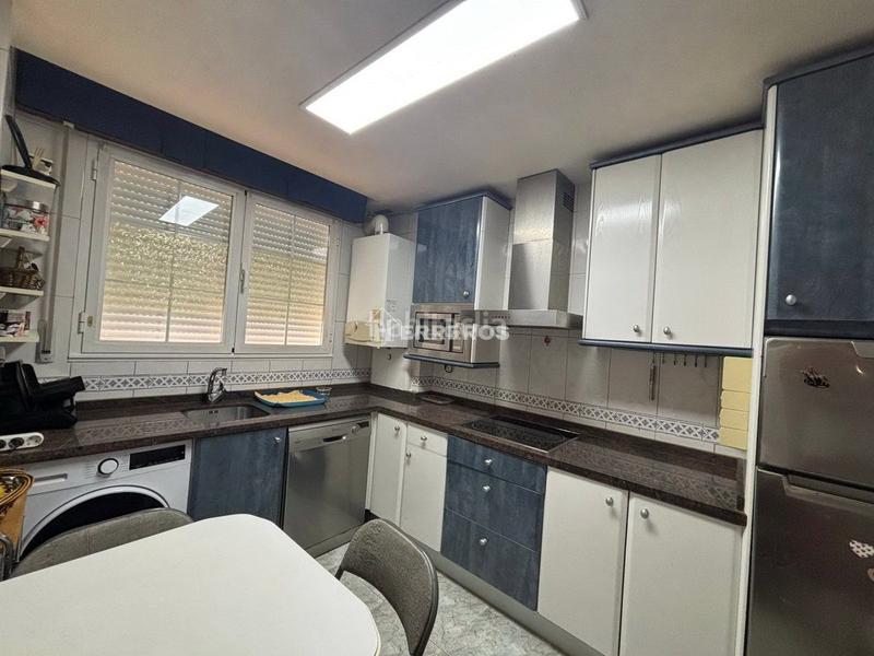 Foto baad62c4-c6cd-4955-98f7-5ed5a3fd3b3e. Casa a schiera con riscaldamento parcheggio piscina in Villamediana de Iregua