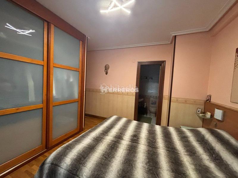 Foto f682ecfa-c828-4c52-bf70-e983a4955498. Casa a schiera con riscaldamento parcheggio piscina in Villamediana de Iregua