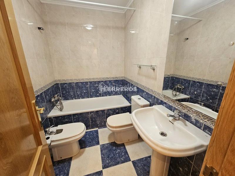 Foto 167516b1-5439-4cba-bae7-57bc3b2f1fa1. Appartement avec chauffage parking dans Oeste Logroño