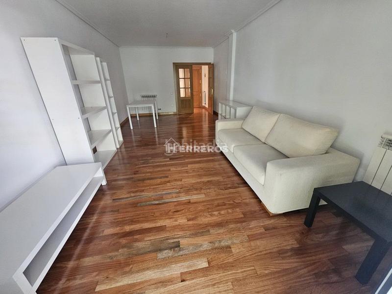 Foto 3c8db8a5-6e0c-4b85-8dda-82240cd26369. Appartement avec chauffage parking dans Oeste Logroño