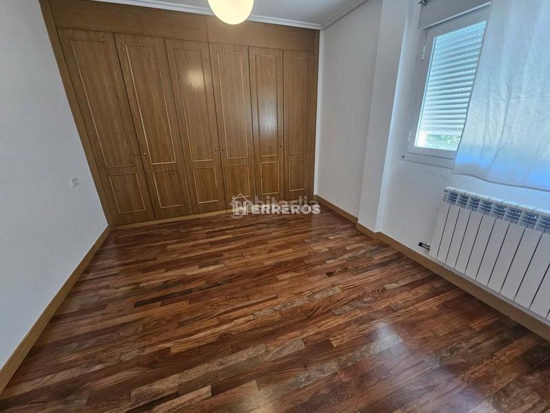 Foto 81bc473c-7b75-434a-97ec-b6a69925b99c. Appartement avec chauffage parking dans Oeste Logroño