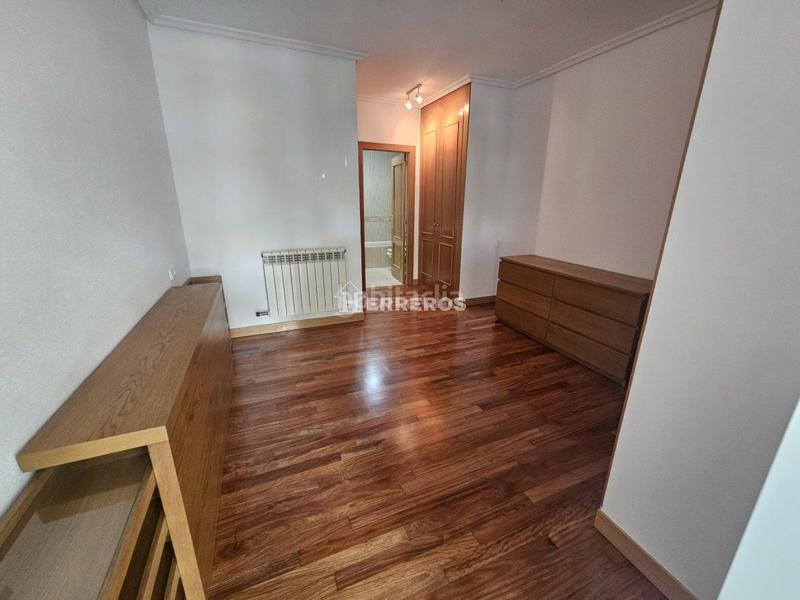 Foto 9a0a1c9c-8840-4a8d-ac4e-38537b2036d3. Appartement avec chauffage parking dans Oeste Logroño