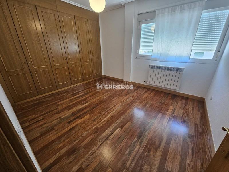 Foto c690cf87-abcb-41e0-b76b-740f32376baa. Appartement avec chauffage parking dans Oeste Logroño