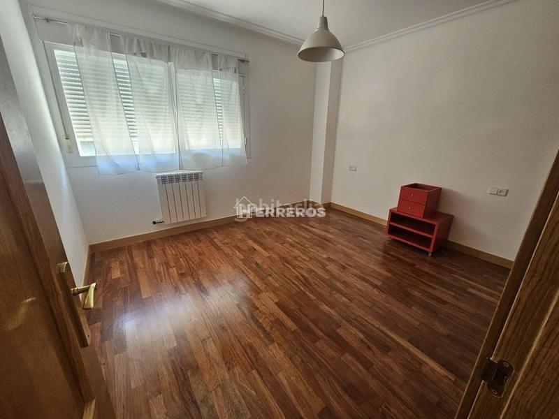 Foto ff0ec8bc-93ca-4eb1-983e-04c832949f33. Appartement avec chauffage parking dans Oeste Logroño