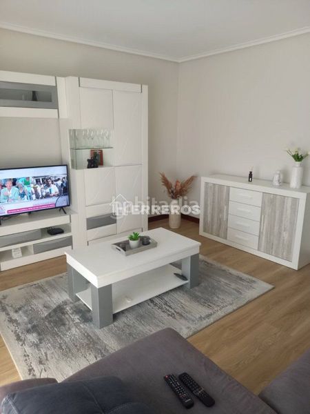 Foto 09ca4127-f8a7-44fd-99c2-e6e274876667. Apartament amb calefacció aparcament a Lardero